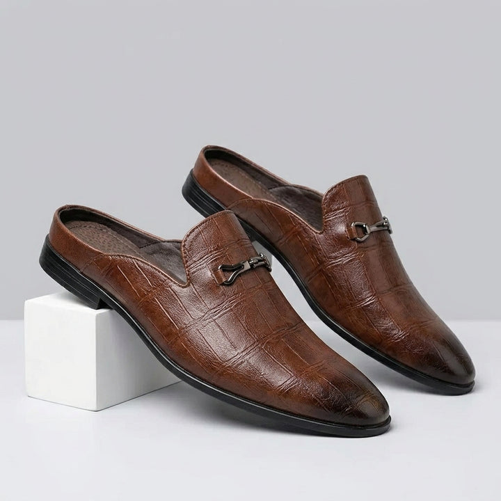 A pair of men&